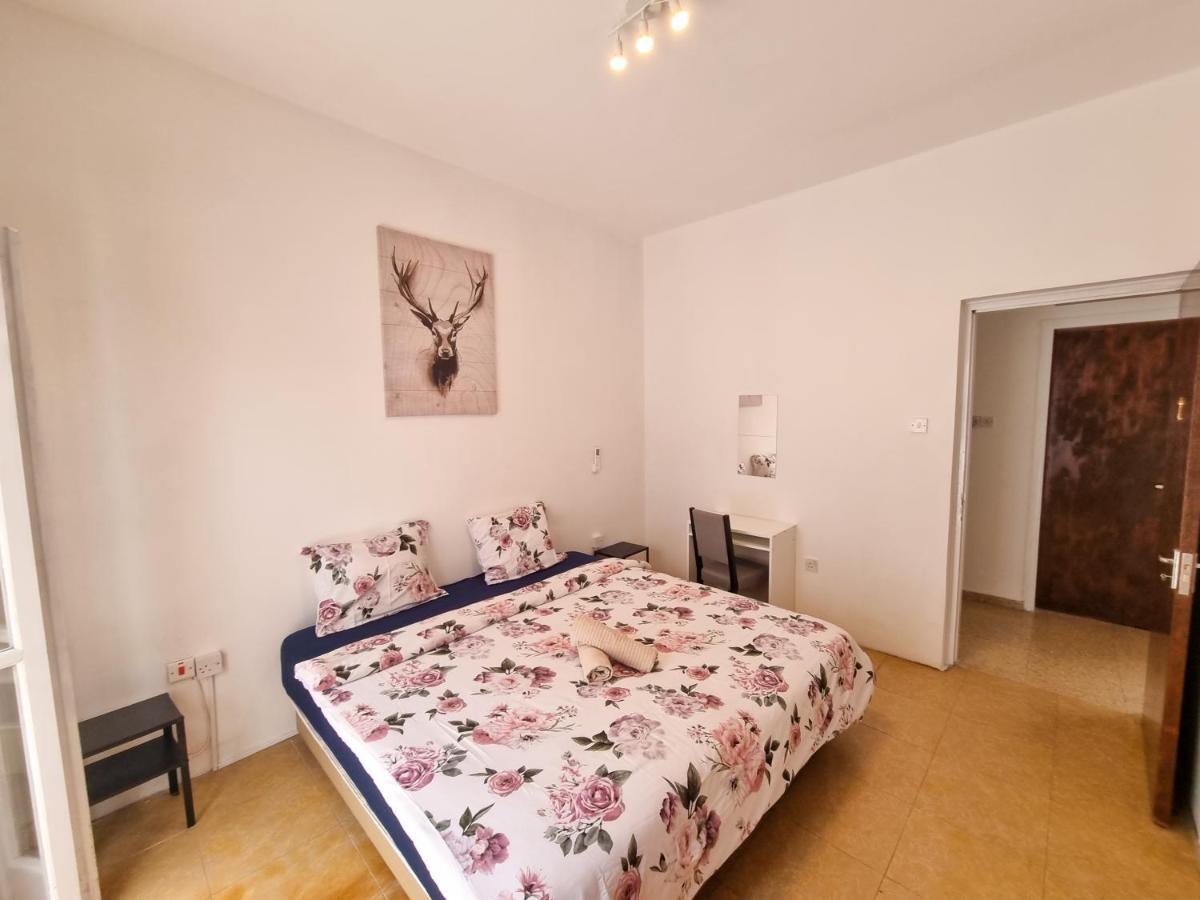 Citycenter Rooms Next To The Beach Larnaca Extérieur photo