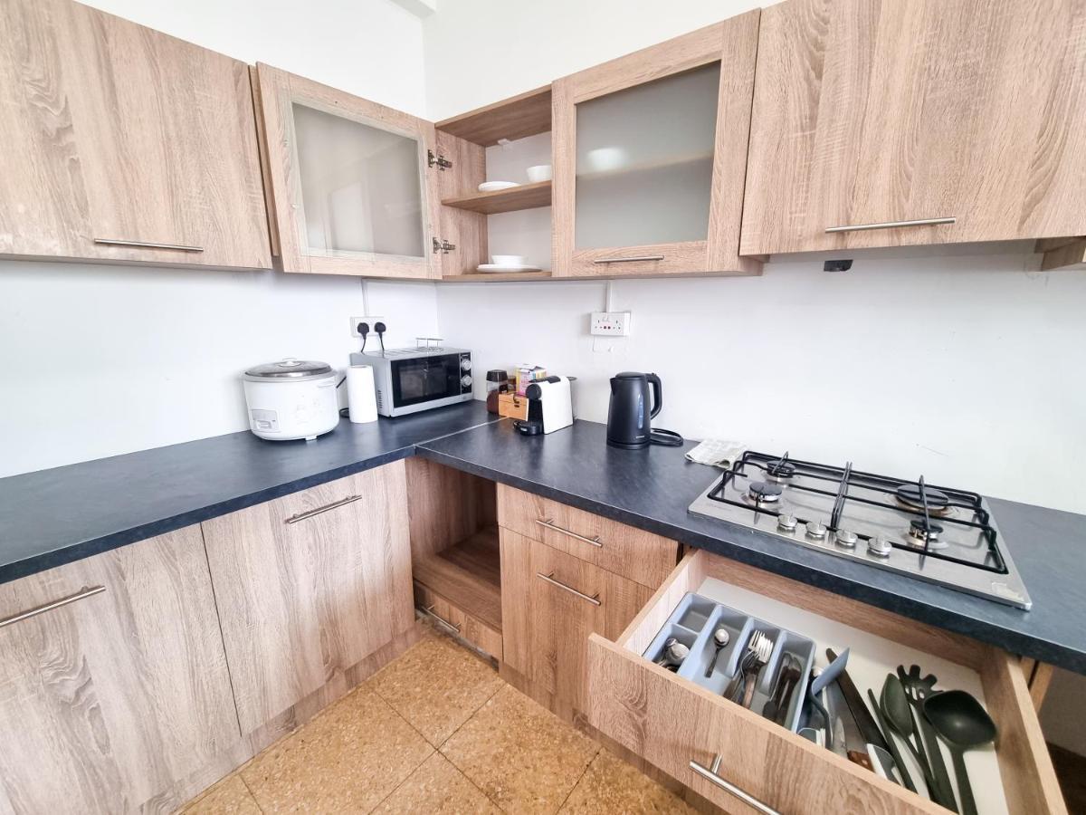 Citycenter Rooms Next To The Beach Larnaca Extérieur photo
